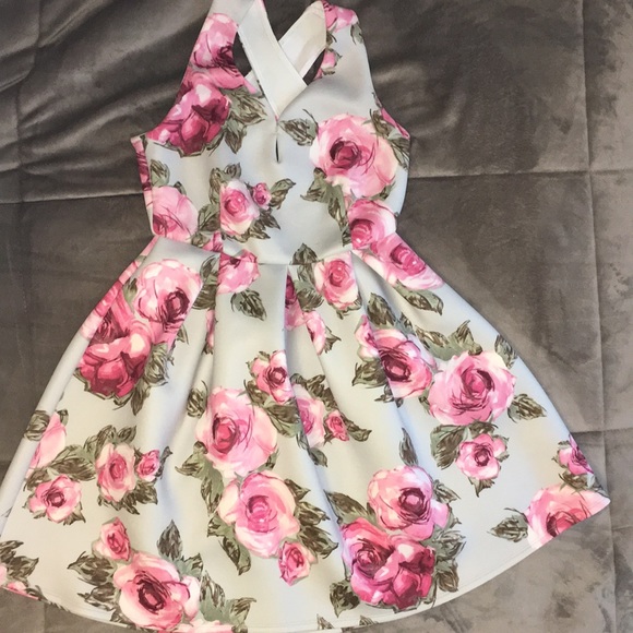 Dresses & Skirts - Flower Dress with a cross back !
